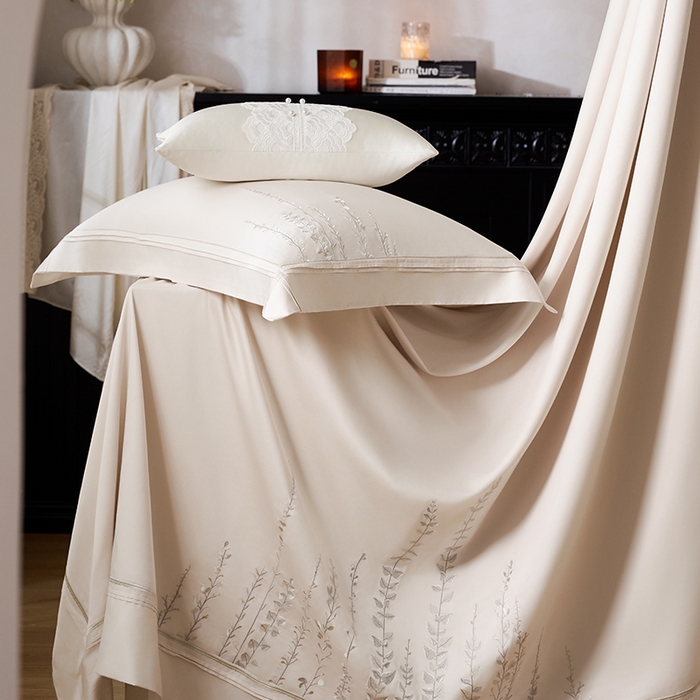 91家纺网 家纺一手货源 找家纺 诗黛尔 2025秋冬新款长绒棉绣花漫枝系列四件套 漫枝-云白