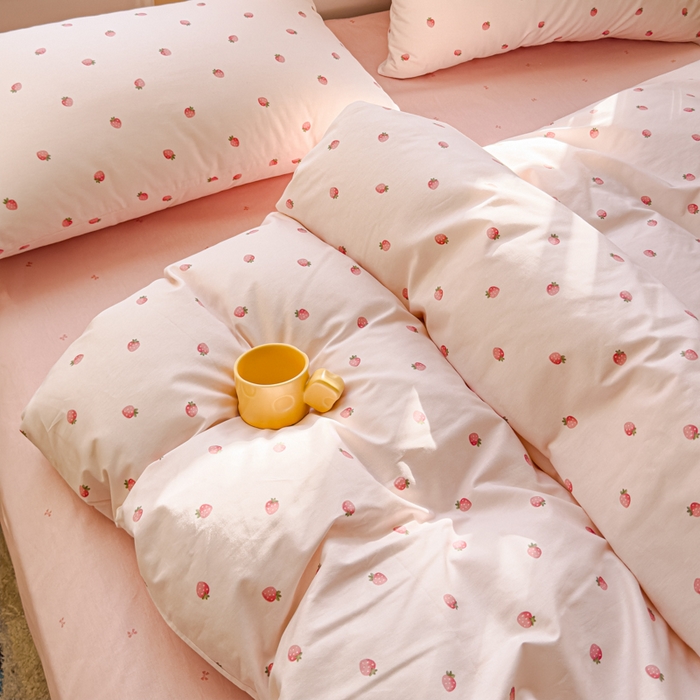 91家纺网 家纺一手货源 找家纺 感遇家纺 2026新款全棉纯棉印花13372四件套 草莓小园