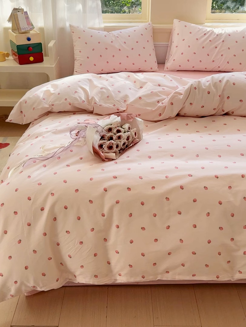 91家纺网 家纺一手货源 找家纺 感遇家纺 2026新款全棉纯棉印花13372四件套 草莓小园