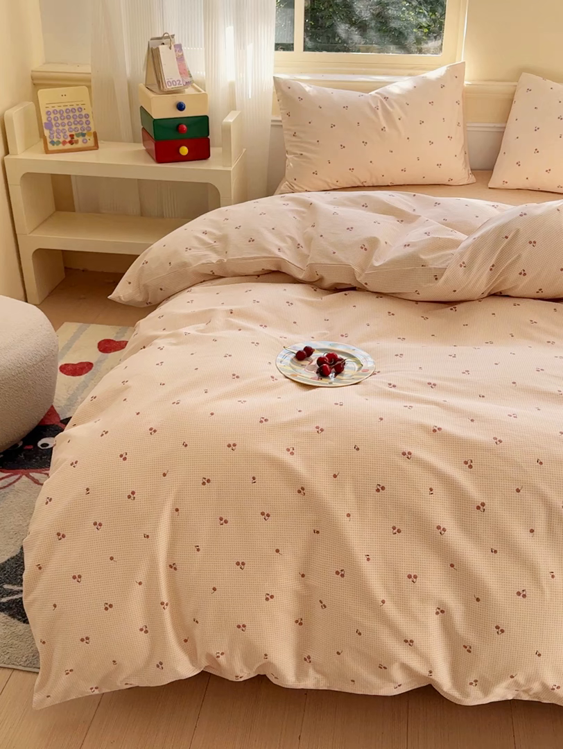 91家纺网 家纺一手货源 找家纺 感遇家纺 2026新款全棉纯棉印花13372四件套 樱桃之夏