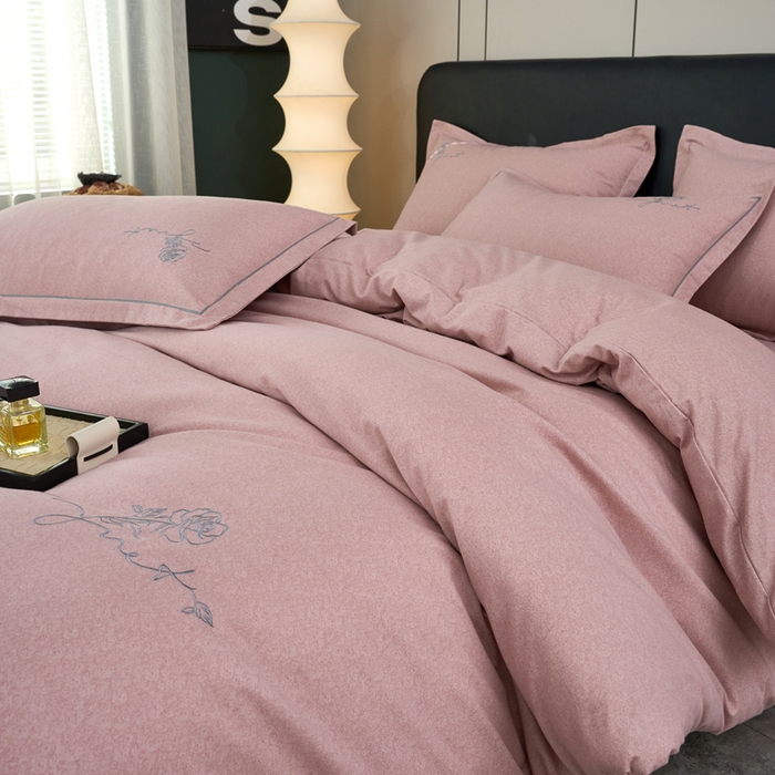 91家纺网 家纺一手货源 找家纺 （总）三沁家居 2025新款全棉磨毛刺绣四件套-玫瑰物语