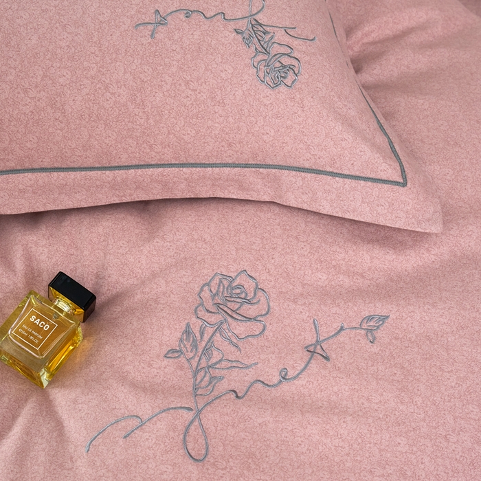 91家纺网 家纺一手货源 找家纺 三沁家居 2025新款全棉磨毛刺绣四件套-玫瑰物语 玫瑰物语-豆沙