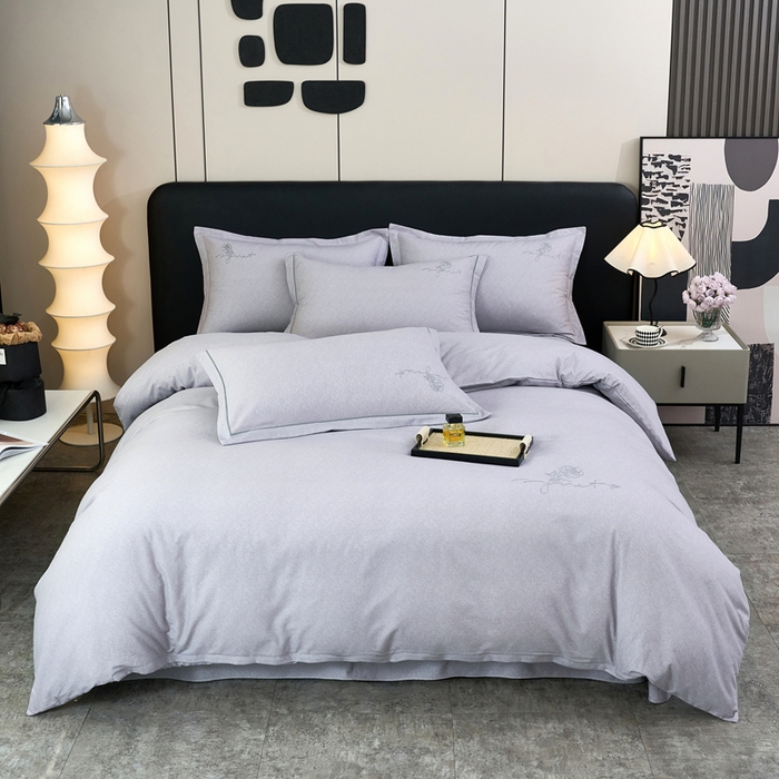 91家纺网 家纺一手货源 找家纺 三沁家居 2025新款全棉磨毛刺绣四件套-玫瑰物语 玫瑰物语-灰紫