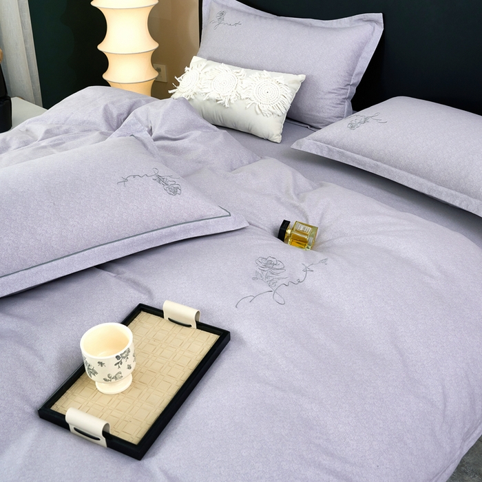 91家纺网 家纺一手货源 找家纺 三沁家居 2025新款全棉磨毛刺绣四件套-玫瑰物语 玫瑰物语-灰紫