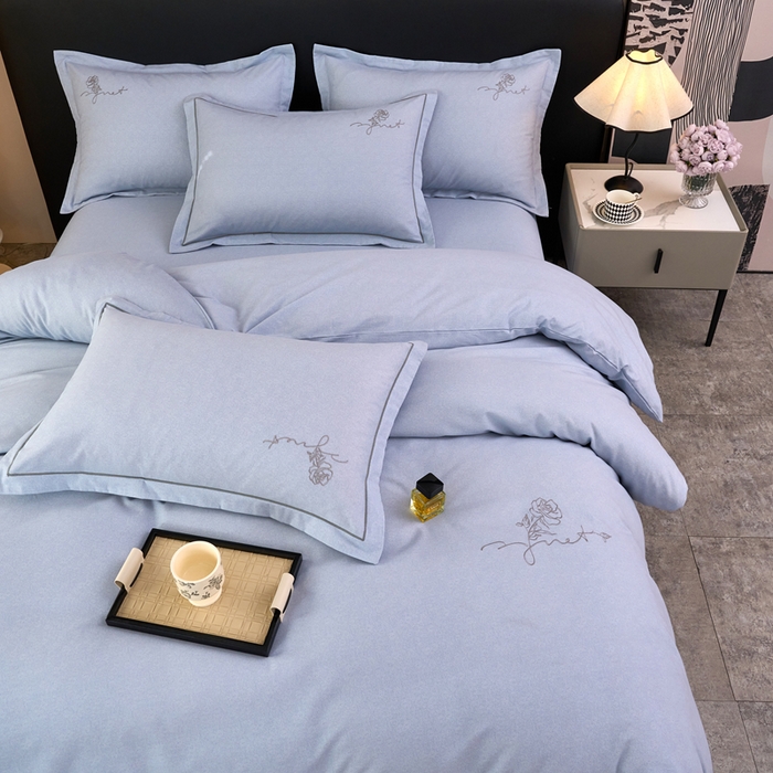 91家纺网 家纺一手货源 找家纺 三沁家居 2025新款全棉磨毛刺绣四件套-玫瑰物语 玫瑰物语-蓝灰