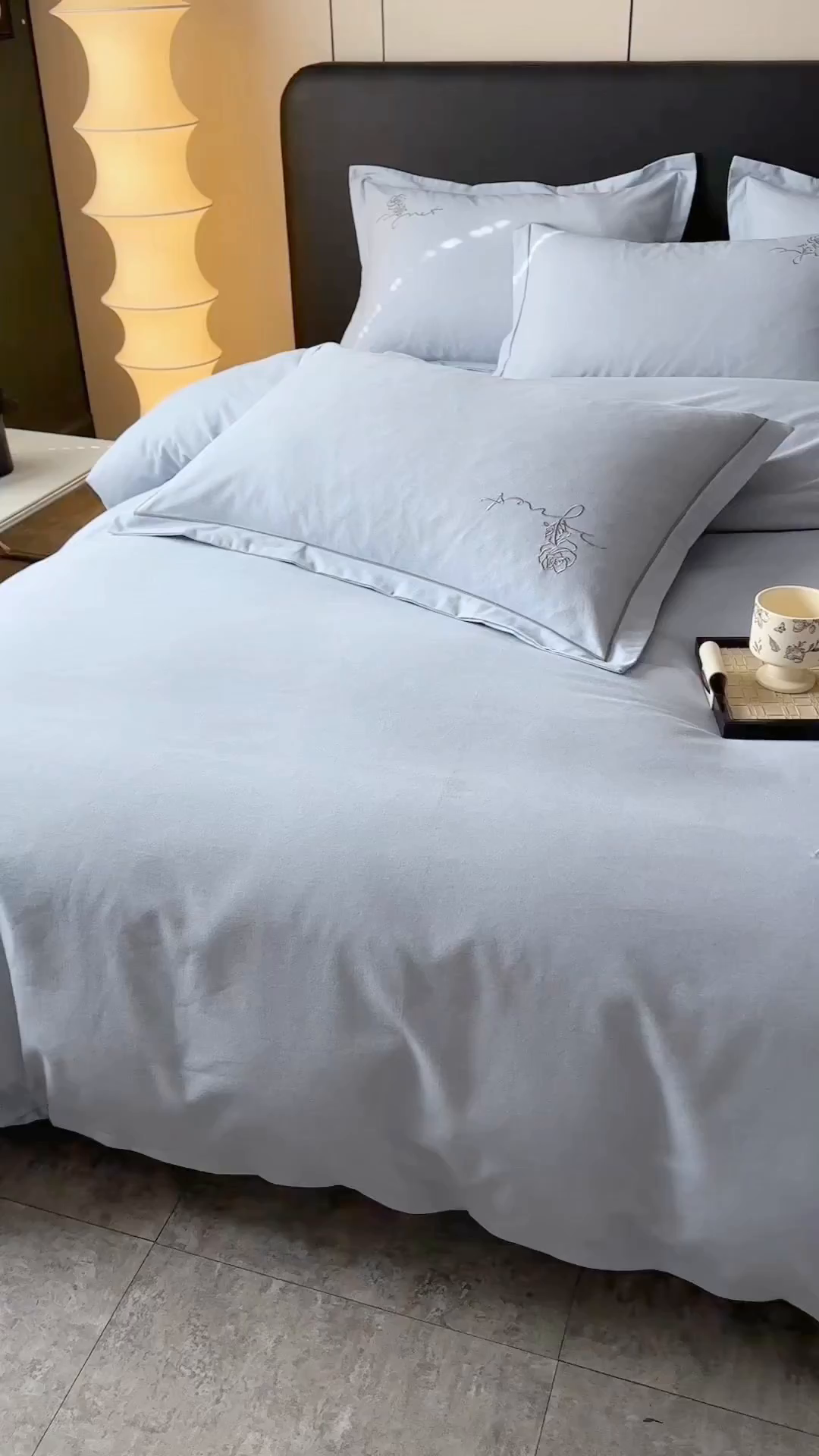 91家纺网 家纺一手货源 找家纺 三沁家居 2025新款全棉磨毛刺绣四件套-玫瑰物语 玫瑰物语-蓝灰