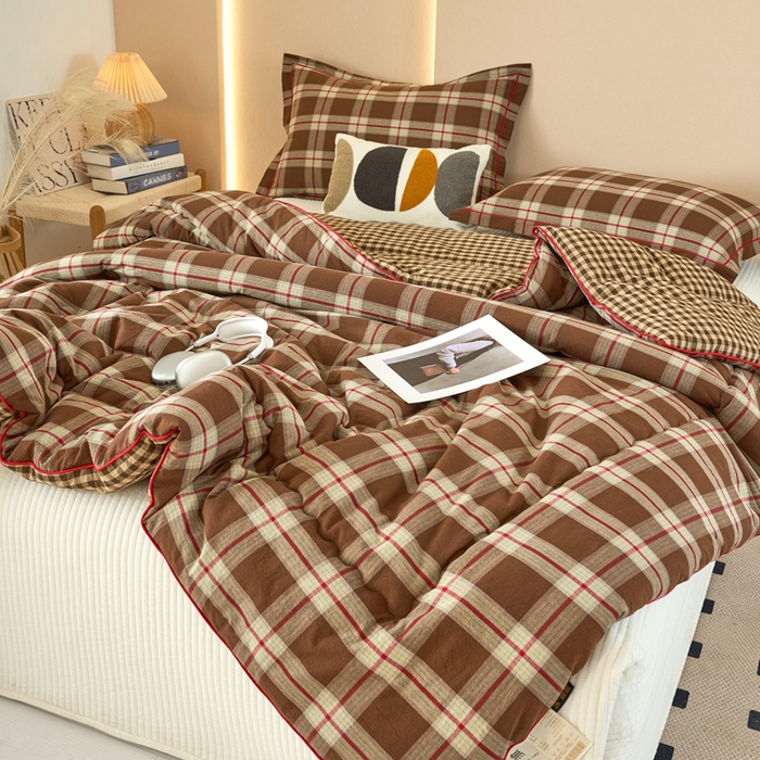 91家纺网 家纺一手货源 找家纺 三沁家居 2025新款全棉色织水洗棉大豆被冬被被子被芯 格调雅韵咖