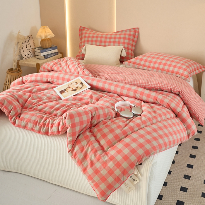 91家纺网 家纺一手货源 找家纺 三沁家居 2025新款全棉色织水洗棉大豆被冬被被子被芯 专粉中格