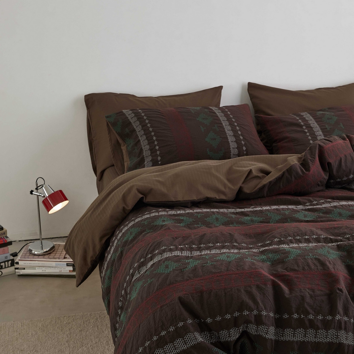 91家纺网 家纺一手货源 找家纺 （总）山舍家居 2025新款全棉纯棉特种彩纱针刺子提花四件套-费尔岛的故事-深巧棕