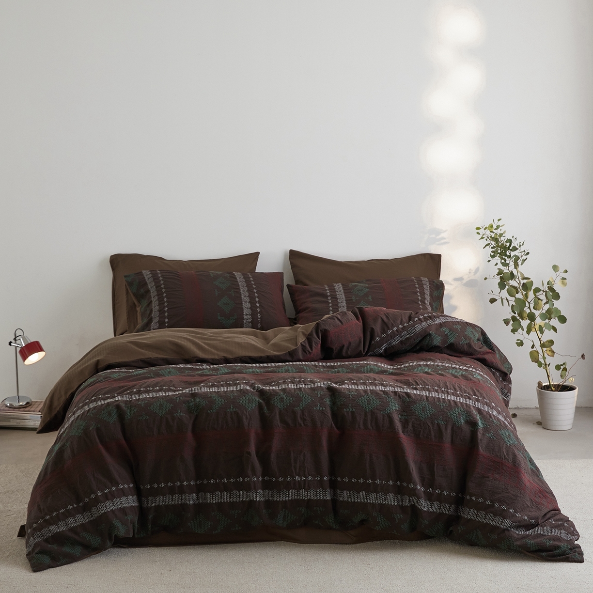 91家纺网 家纺一手货源 找家纺 （总）山舍家居 2025新款全棉纯棉特种彩纱针刺子提花四件套-费尔岛的故事-深巧棕