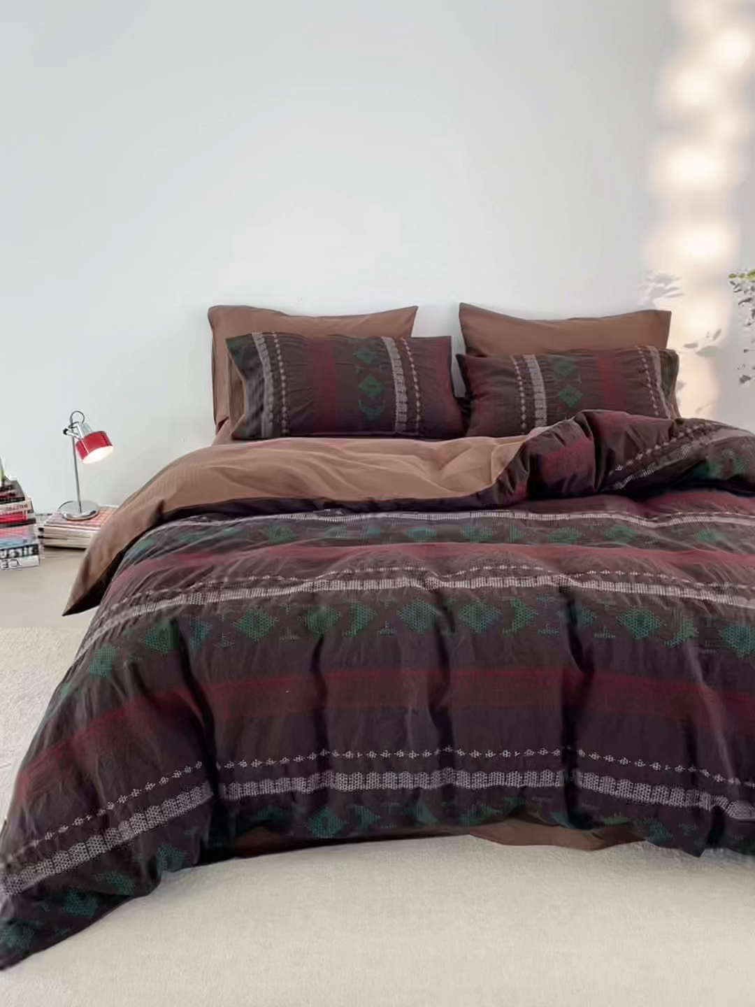 91家纺网 家纺一手货源 找家纺 （总）山舍家居 2025新款全棉纯棉特种彩纱针刺子提花四件套-费尔岛的故事-深巧棕