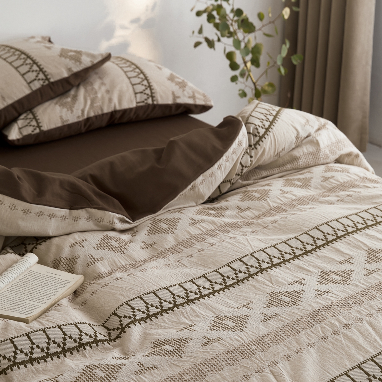 91家纺网 家纺一手货源 找家纺 （总）山舍家居 2025新款全棉纯棉特种彩纱针刺子提花四件套-费尔岛的故事-卡其棕