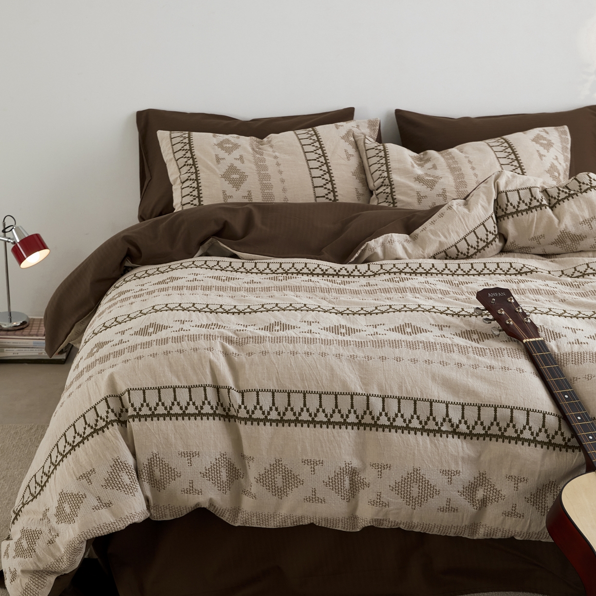 91家纺网 家纺一手货源 找家纺 （总）山舍家居 2025新款全棉纯棉特种彩纱针刺子提花四件套-费尔岛的故事-卡其棕