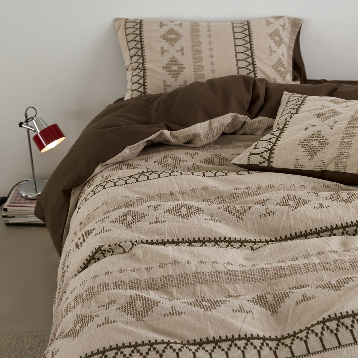 91家纺网 家纺一手货源 找家纺 （总）山舍家居 2025新款全棉纯棉特种彩纱针刺子提花四件套-费尔岛的故事-卡其棕