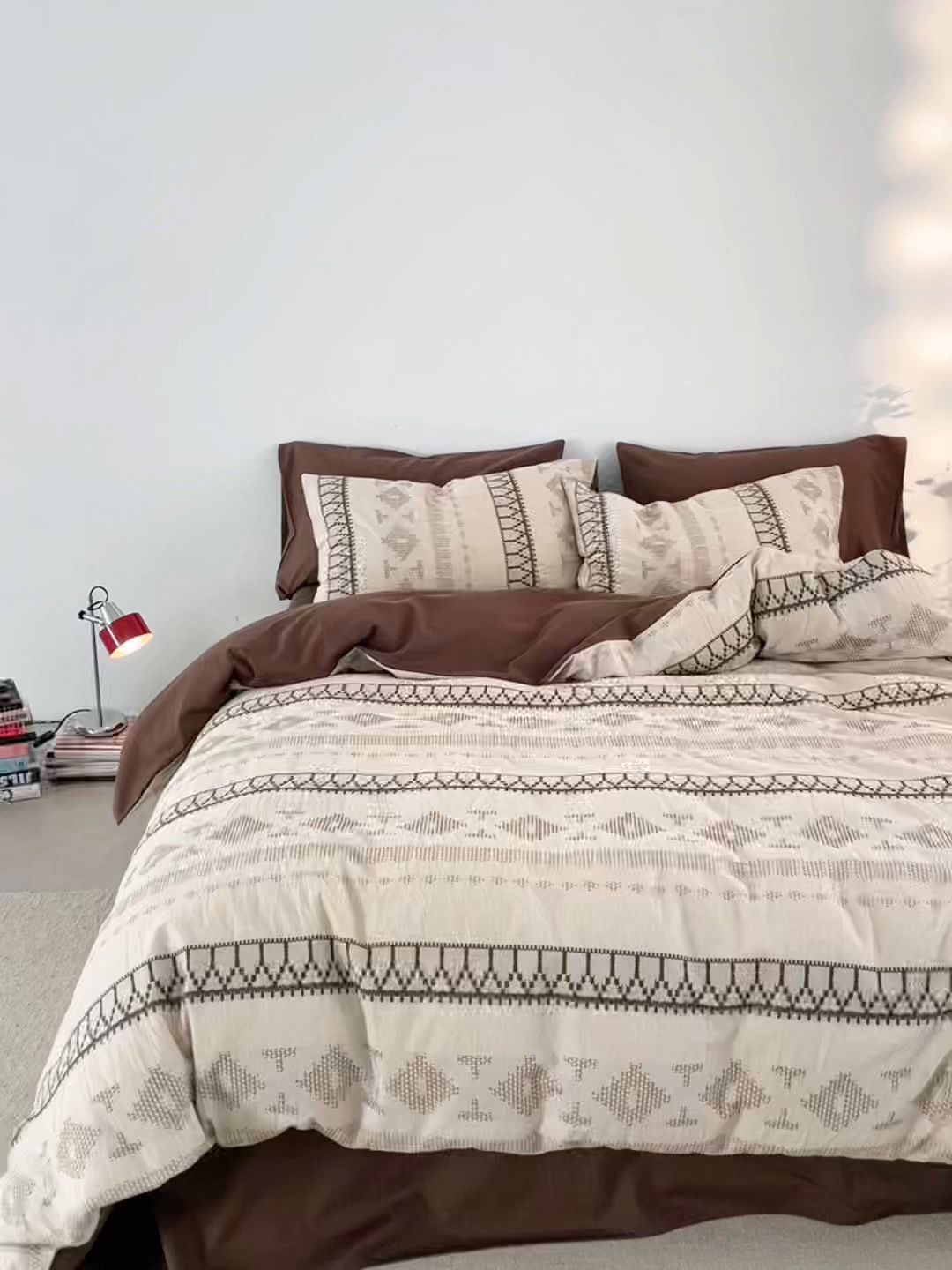 91家纺网 家纺一手货源 找家纺 （总）山舍家居 2025新款全棉纯棉特种彩纱针刺子提花四件套-费尔岛的故事-卡其棕