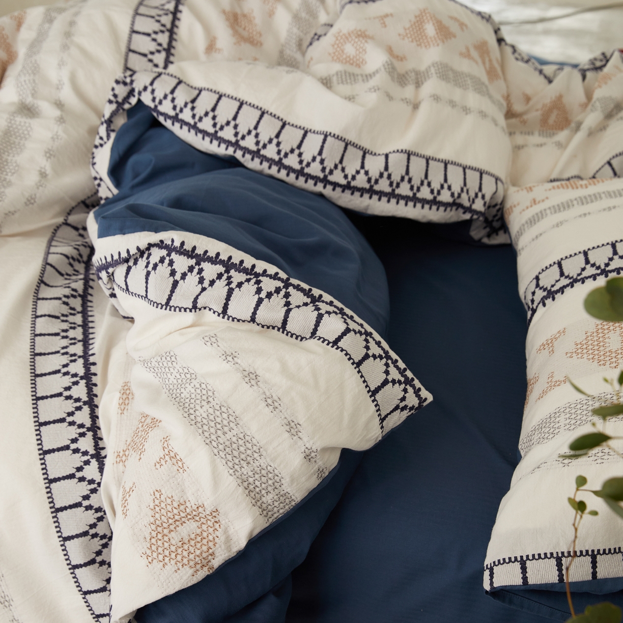 91家纺网 家纺一手货源 找家纺 （总）山舍家居 2025新款全棉纯棉特种彩纱针刺子提花四件套-费尔岛的故事-晴空蓝