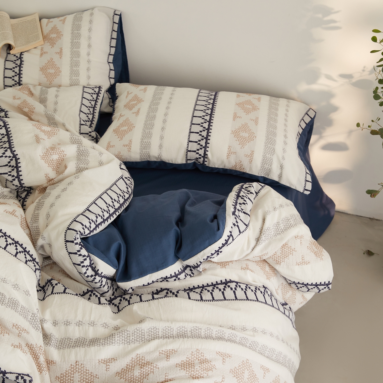 91家纺网 家纺一手货源 找家纺 （总）山舍家居 2025新款全棉纯棉特种彩纱针刺子提花四件套-费尔岛的故事-晴空蓝