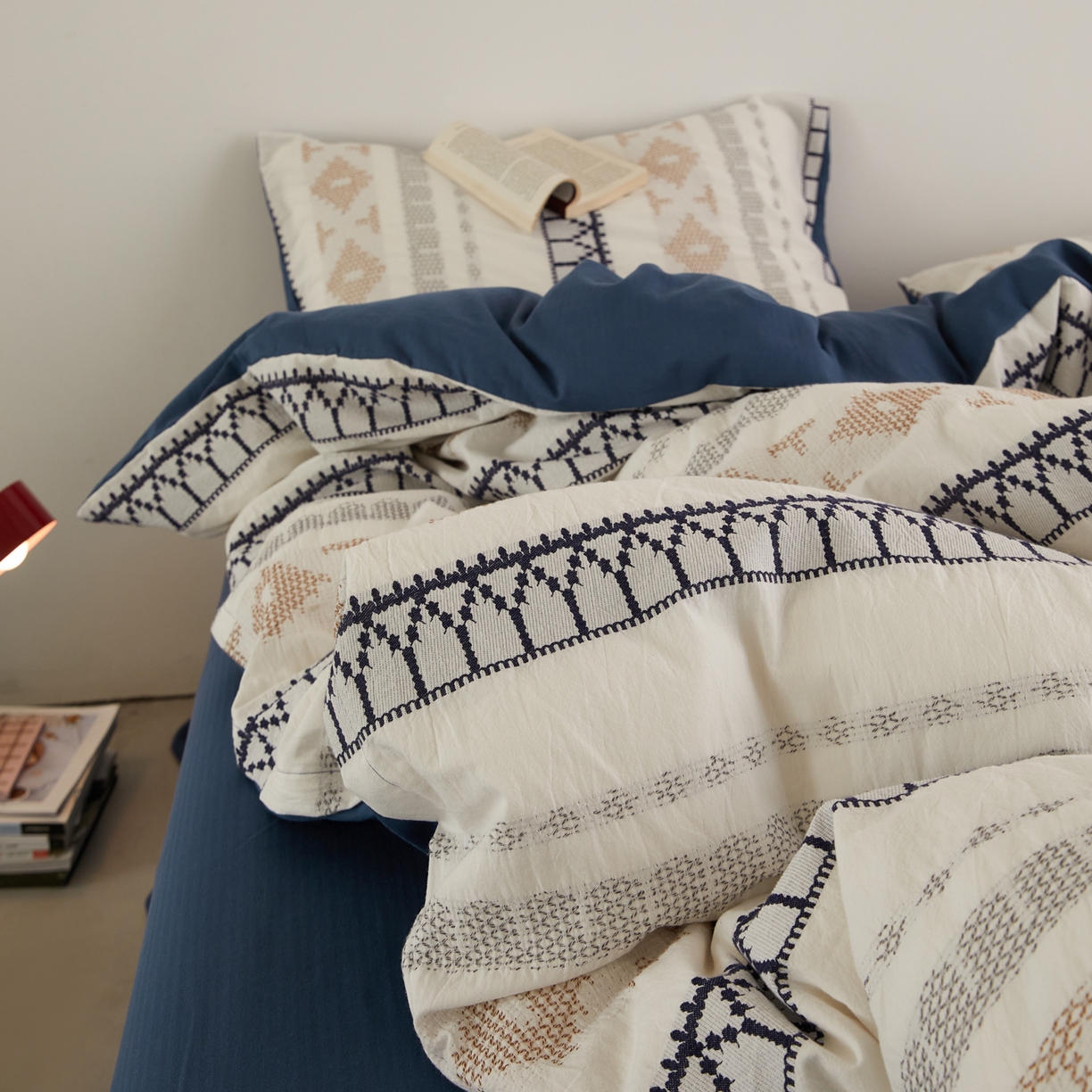 91家纺网 家纺一手货源 找家纺 （总）山舍家居 2025新款全棉纯棉特种彩纱针刺子提花四件套-费尔岛的故事-晴空蓝