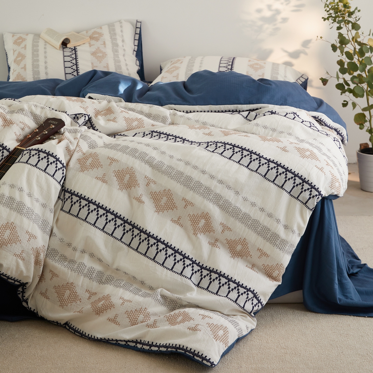 91家纺网 家纺一手货源 找家纺 （总）山舍家居 2025新款全棉纯棉特种彩纱针刺子提花四件套-费尔岛的故事-晴空蓝