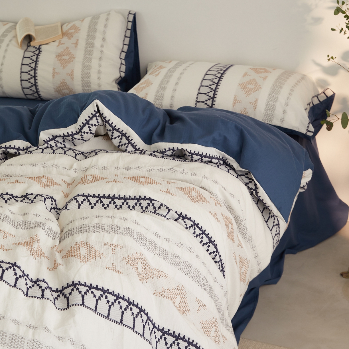 91家纺网 家纺一手货源 找家纺 （总）山舍家居 2025新款全棉纯棉特种彩纱针刺子提花四件套-费尔岛的故事-晴空蓝