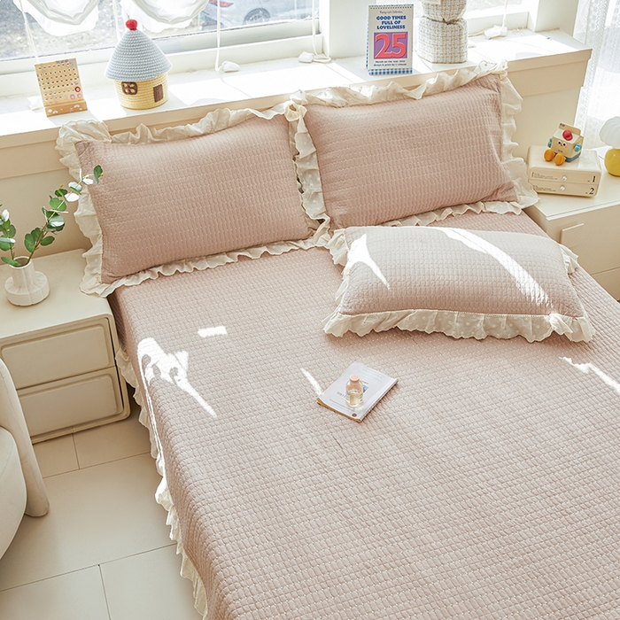 91家纺网 家纺一手货源 找家纺 源舜家纺 2026新款天丝棉麻莱赛尔莫代尔天丝棉米粒绣床盖三件套 米粒-豆沙