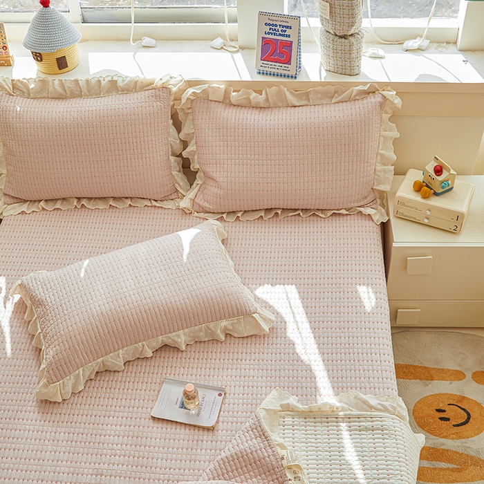 91家纺网 家纺一手货源 找家纺 源舜家纺 2026新款天丝棉麻莱赛尔莫代尔天丝棉米粒绣床盖三件套 米粒-粉