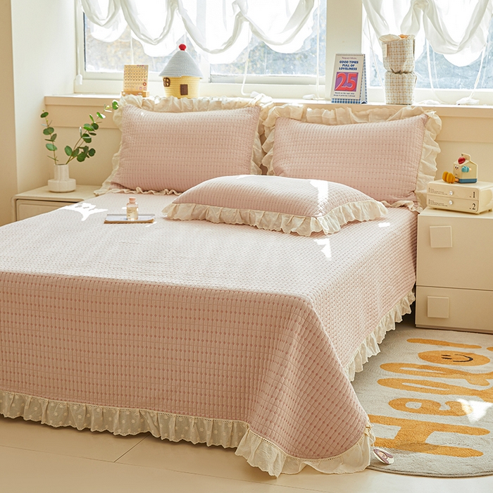 91家纺网 家纺一手货源 找家纺 源舜家纺 2026新款天丝棉麻莱赛尔莫代尔天丝棉米粒绣床盖三件套 米粒-粉