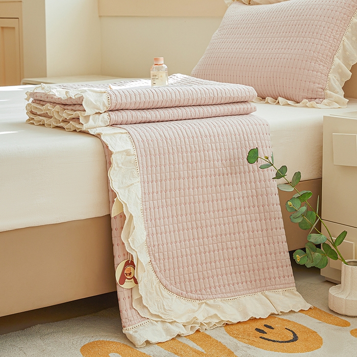 91家纺网 家纺一手货源 找家纺 源舜家纺 2026新款天丝棉麻莱赛尔莫代尔天丝棉米粒绣床盖三件套 米粒-粉