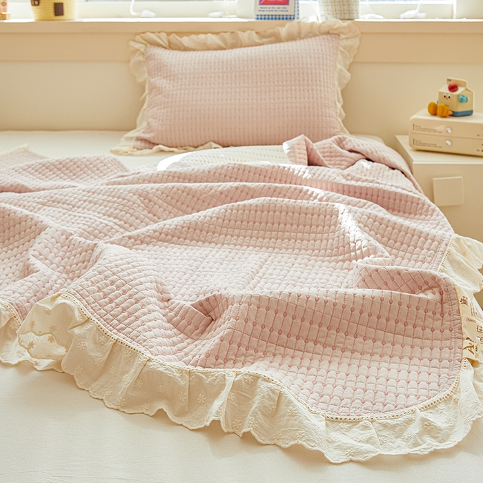 91家纺网 家纺一手货源 找家纺 源舜家纺 2026新款天丝棉麻莱赛尔莫代尔天丝棉米粒绣床盖三件套 米粒-粉