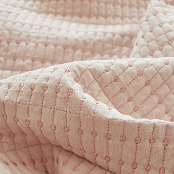 91家纺网 家纺一手货源 找家纺 源舜家纺 2026新款天丝棉麻莱赛尔莫代尔天丝棉米粒绣床盖三件套 米粒-粉