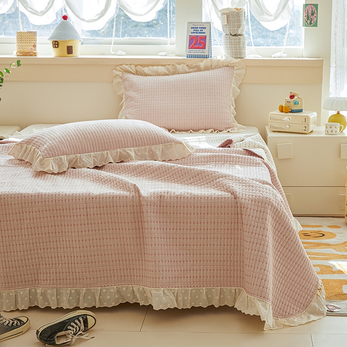 91家纺网 家纺一手货源 找家纺 源舜家纺 2026新款天丝棉麻莱赛尔莫代尔天丝棉米粒绣床盖三件套 米粒-粉