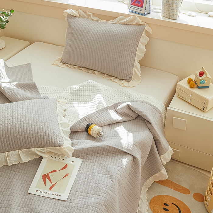 91家纺网 家纺一手货源 找家纺 源舜家纺 2026新款天丝棉麻莱赛尔莫代尔天丝棉米粒绣床盖三件套 米粒-灰