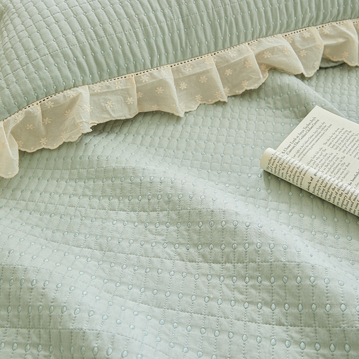 91家纺网 家纺一手货源 找家纺 源舜家纺 2026新款天丝棉麻莱赛尔莫代尔天丝棉米粒绣床盖三件套 米粒-蓝