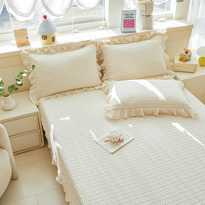 91家纺网 家纺一手货源 找家纺 源舜家纺 2026新款天丝棉麻莱赛尔莫代尔天丝棉米粒绣床盖三件套 米粒-米