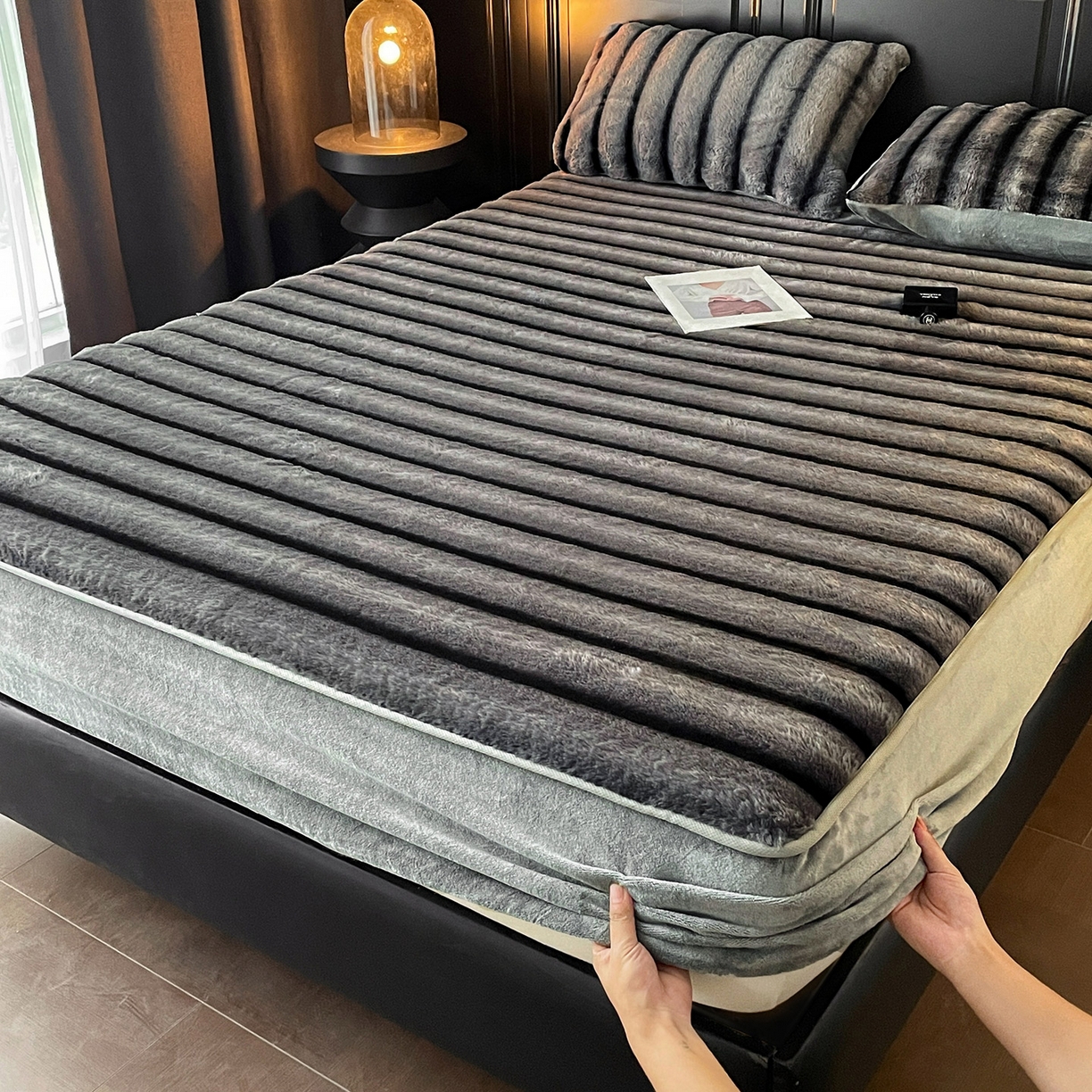 91家纺网 家纺一手货源 找家纺 （总）库里梦家纺 2025新款美拉德托卡斯獭兔毛绒床笠三件套