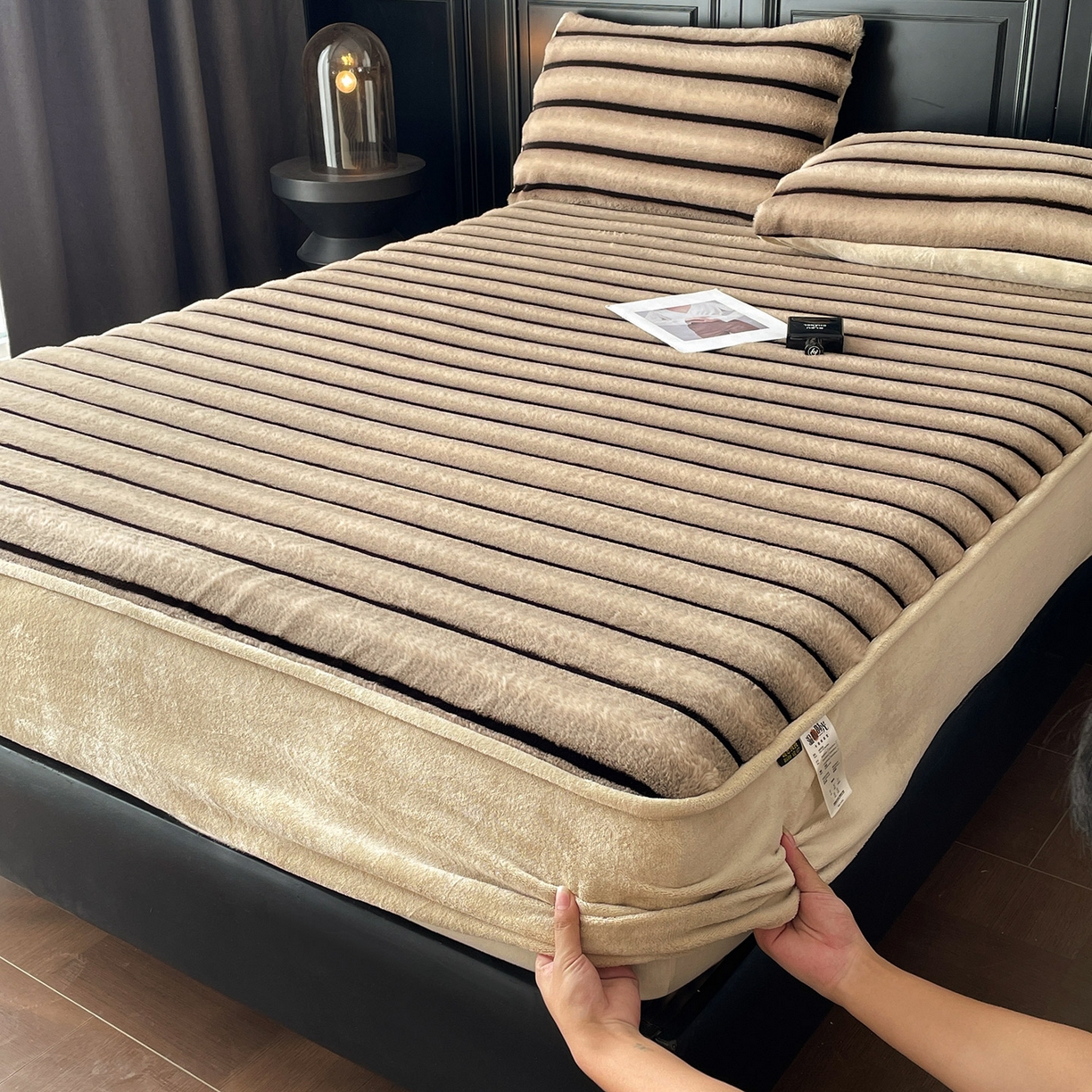 库里梦家纺 2025新款美拉德托卡斯獭兔毛绒床笠三件套 条纹-卡其