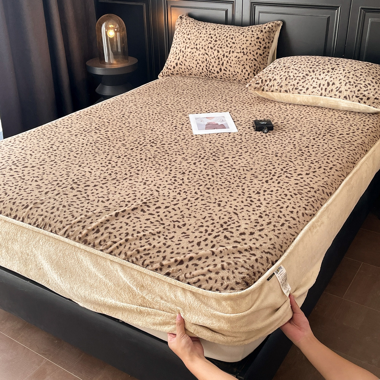 库里梦家纺 2025新款美拉德托卡斯獭兔毛绒床笠三件套 豹点-卡其