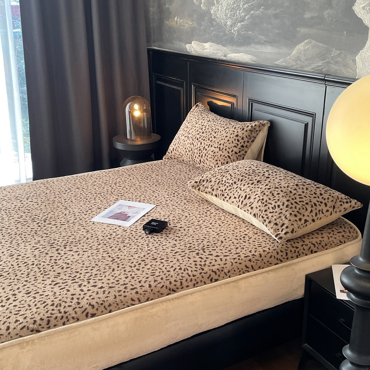 91家纺网 家纺一手货源 找家纺 库里梦家纺 2025新款美拉德托卡斯獭兔毛绒床笠三件套 豹点-卡其