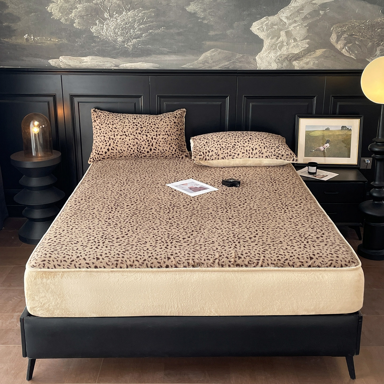 91家纺网 家纺一手货源 找家纺 库里梦家纺 2025新款美拉德托卡斯獭兔毛绒床笠三件套 豹点-卡其