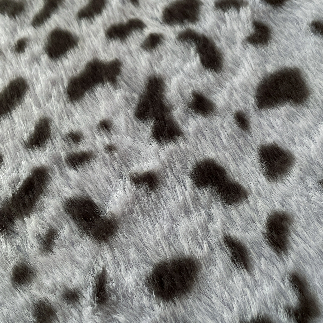 91家纺网 家纺一手货源 找家纺 库里梦家纺 2025新款美拉德托卡斯獭兔毛绒床笠三件套 豹点-深灰