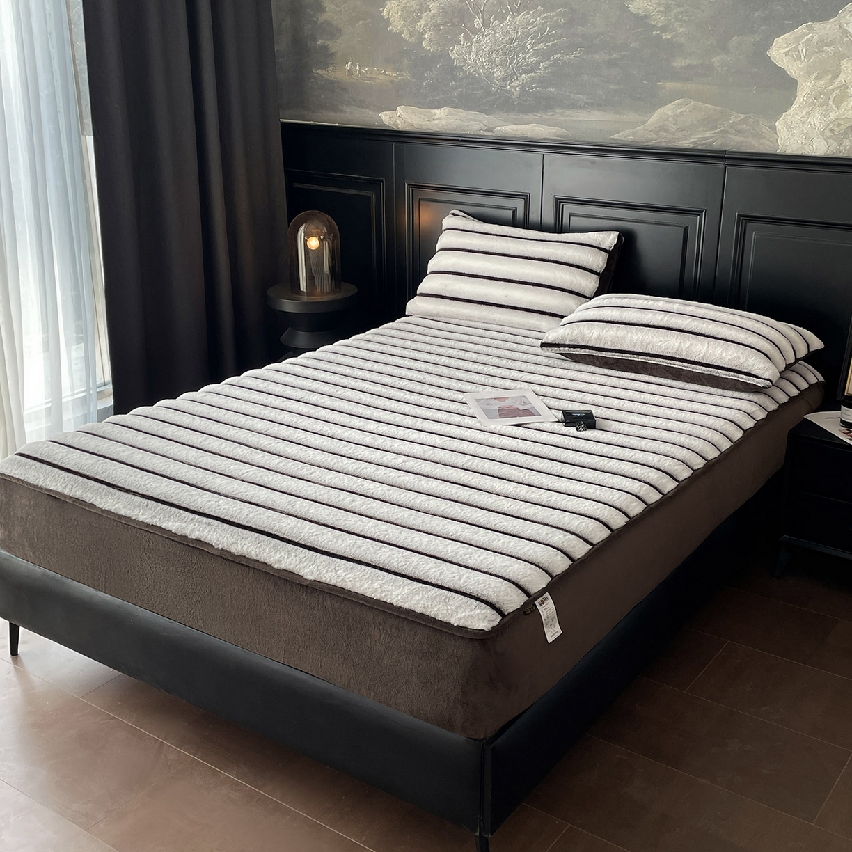 91家纺网 家纺一手货源 找家纺 库里梦家纺 2025新款美拉德托卡斯獭兔毛绒床笠三件套 条纹-白