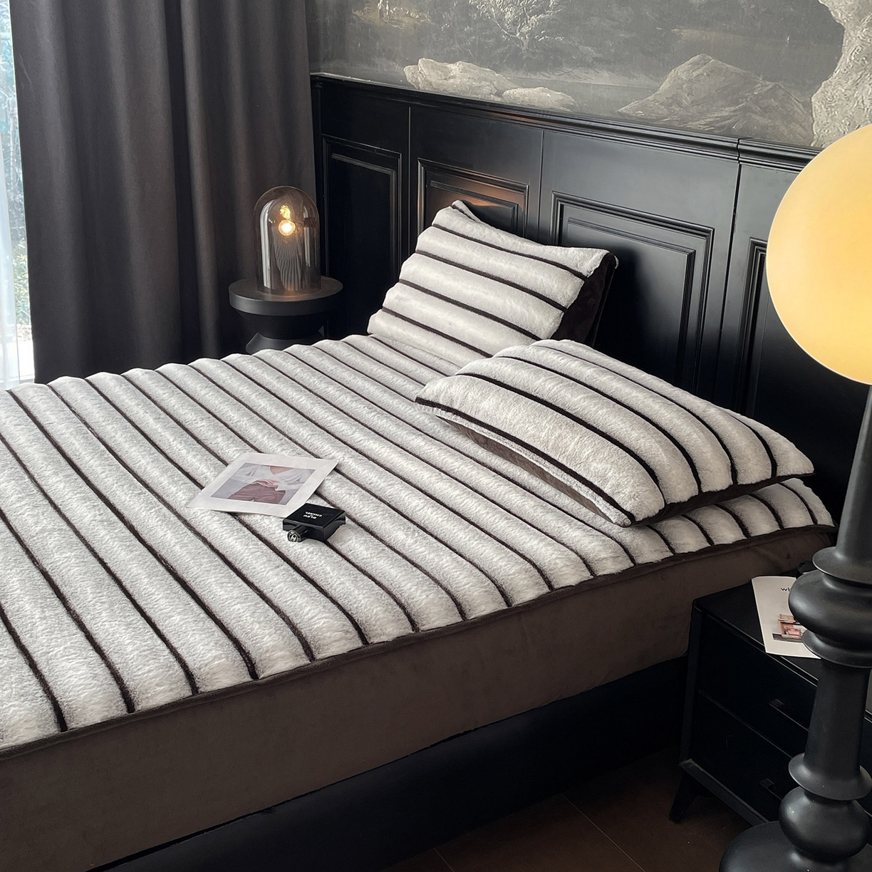 91家纺网 家纺一手货源 找家纺 库里梦家纺 2025新款美拉德托卡斯獭兔毛绒床笠三件套 条纹-白