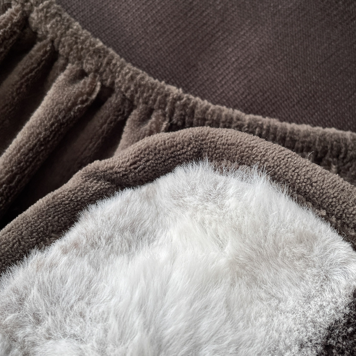 91家纺网 家纺一手货源 找家纺 库里梦家纺 2025新款美拉德托卡斯獭兔毛绒床笠三件套 条纹-白