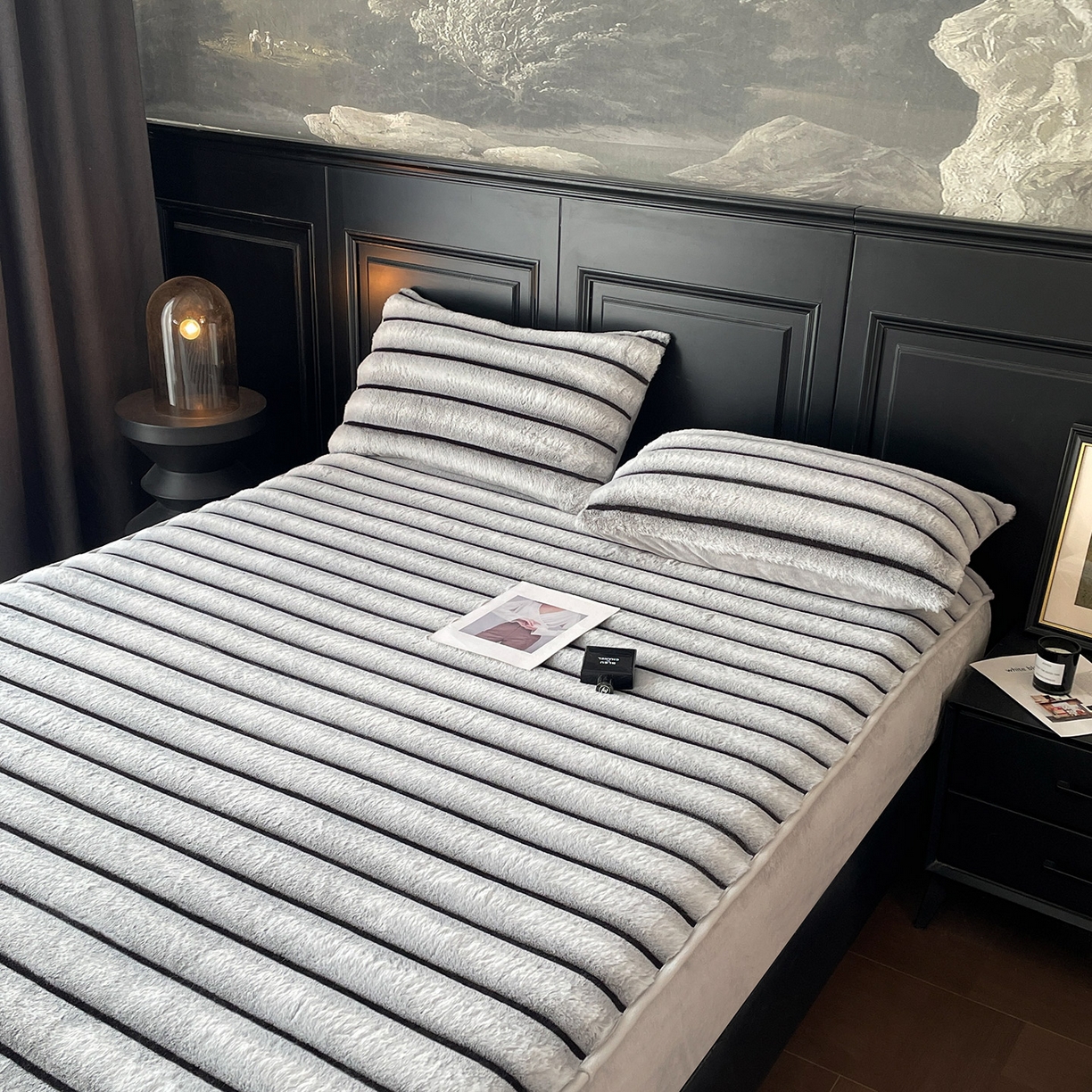 91家纺网 家纺一手货源 找家纺 库里梦家纺 2025新款美拉德托卡斯獭兔毛绒床笠三件套 条纹-浅灰