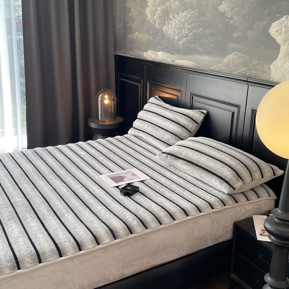 91家纺网 家纺一手货源 找家纺 库里梦家纺 2025新款美拉德托卡斯獭兔毛绒床笠三件套 条纹-浅灰