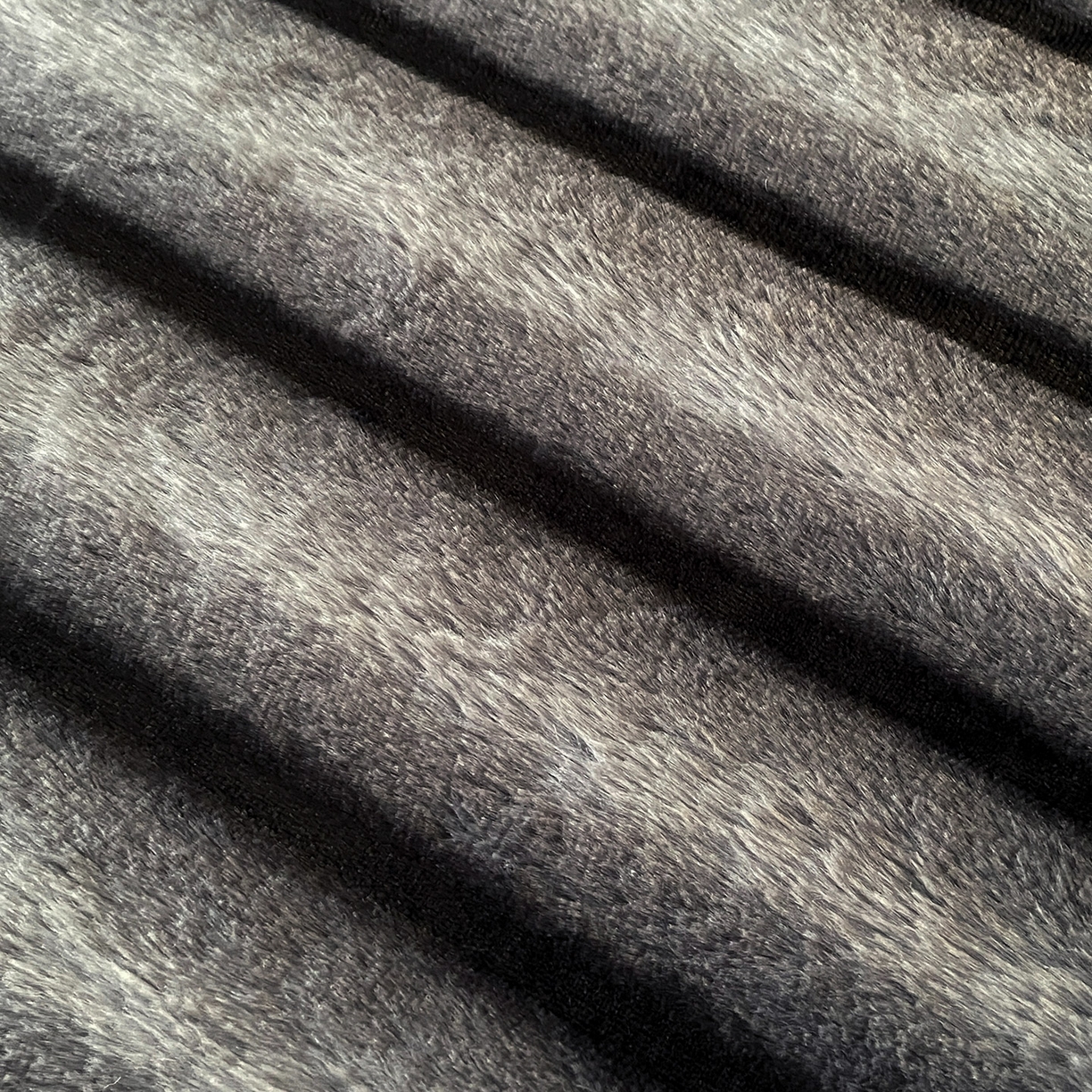 91家纺网 家纺一手货源 找家纺 库里梦家纺 2025新款美拉德托卡斯獭兔毛绒床笠三件套 条纹-深灰