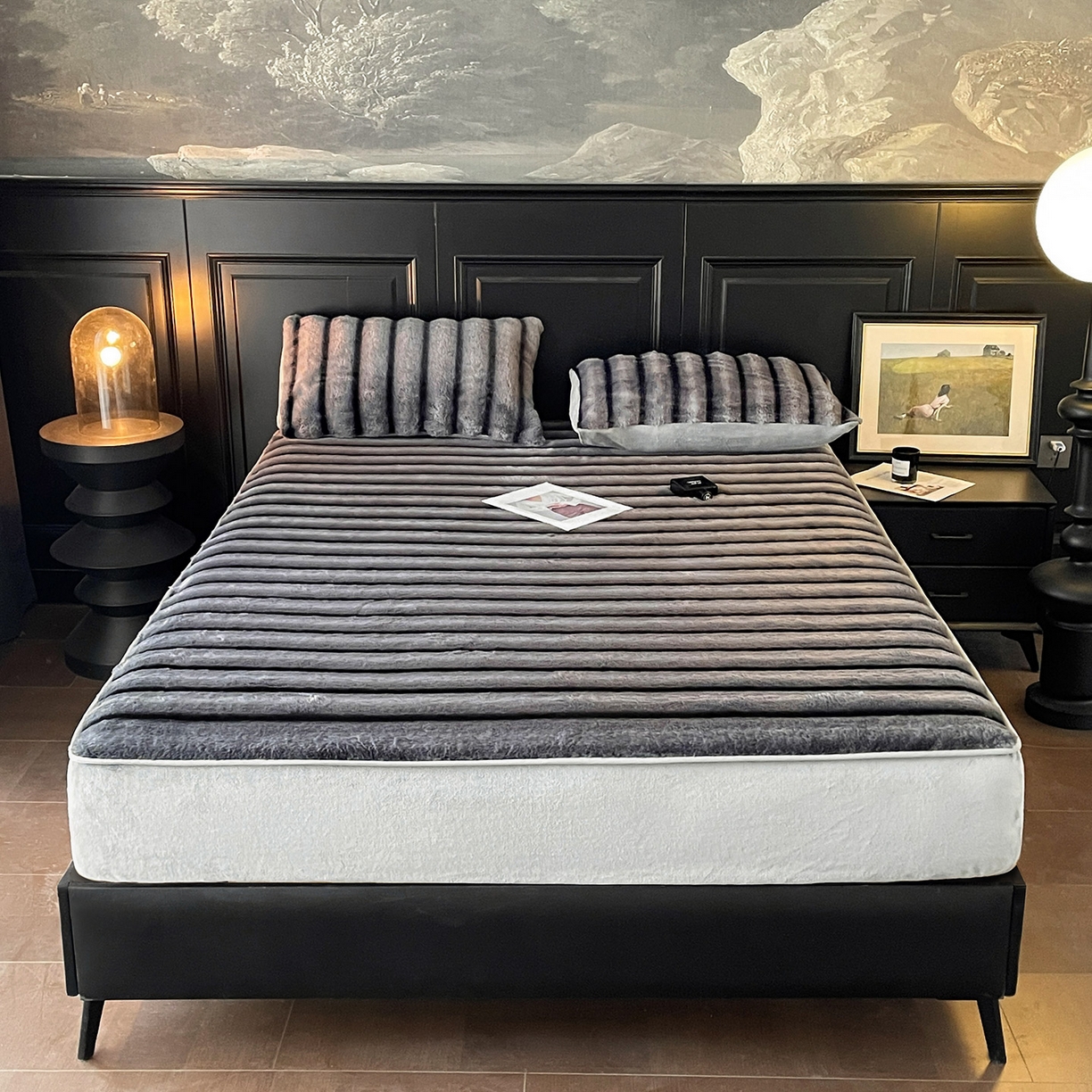 91家纺网 家纺一手货源 找家纺 库里梦家纺 2025新款美拉德托卡斯獭兔毛绒床笠三件套 条纹-深灰