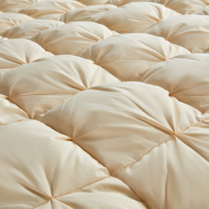 91家纺网 家纺一手货源 找家纺 顺发床垫 2025新款全棉纯棉立体扭花羽毛被加厚被子秋冬春秋被冬被直播供货 立体金色