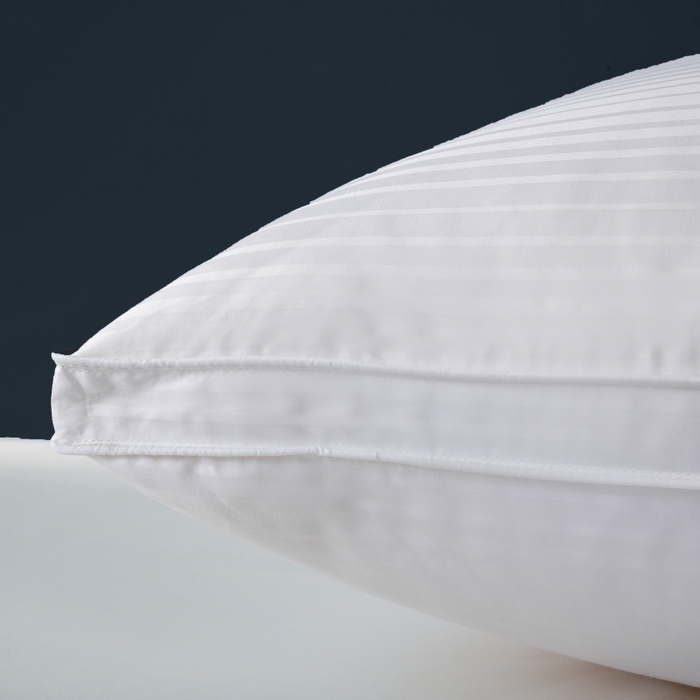 91家纺网 家纺一手货源 找家纺 顺发床垫 2025秋冬热款纯色蓬松舒适羽毛枕中高端优质羽毛枕 白色