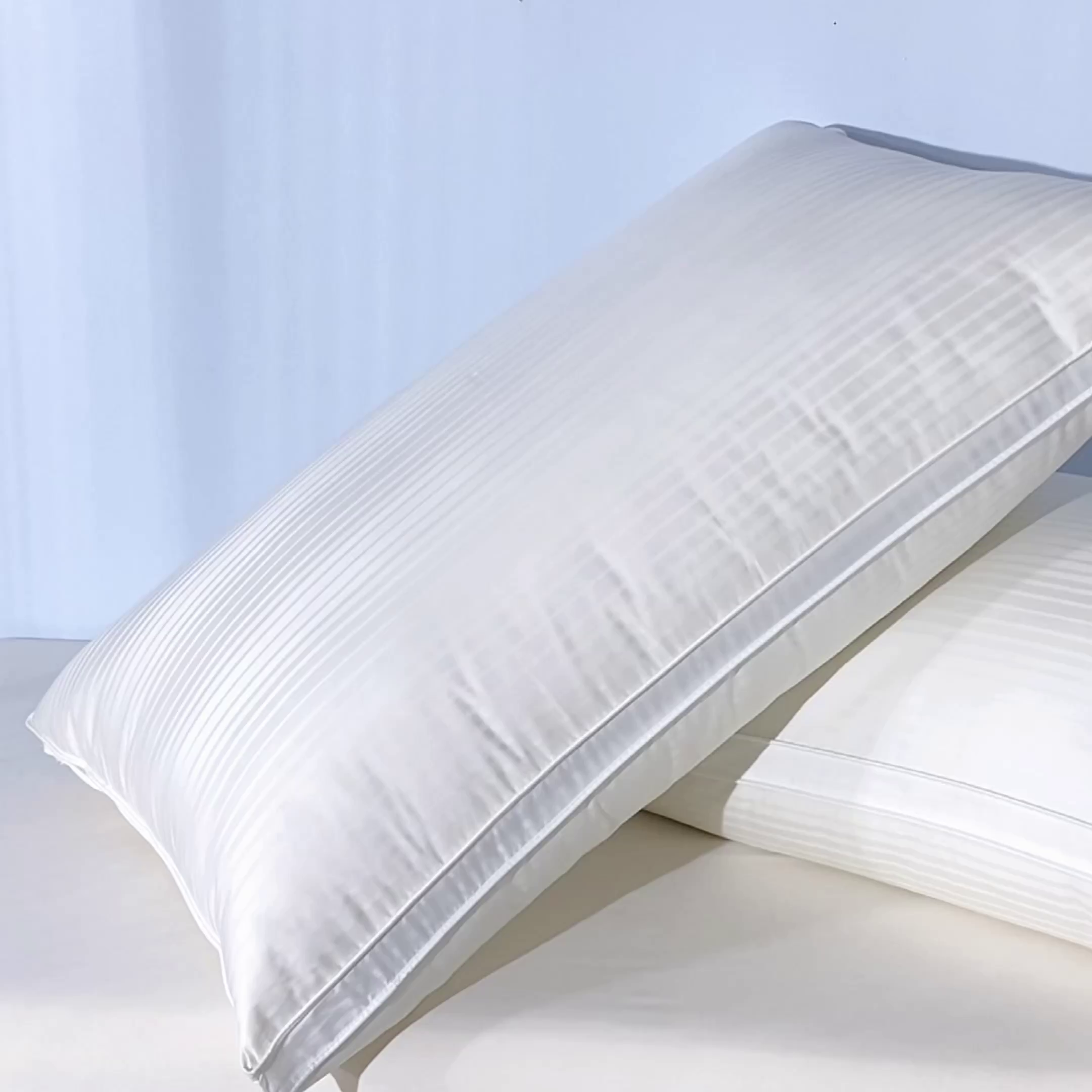 91家纺网 家纺一手货源 找家纺 顺发床垫 2025秋冬热款纯色蓬松舒适羽毛枕中高端优质羽毛枕 白色